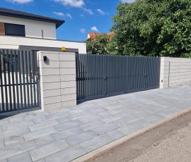 brama wjazdowa z łamanym skrzydłem