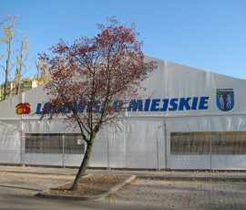 Ogrodzenie wokół lodowiska w Bełchatowie